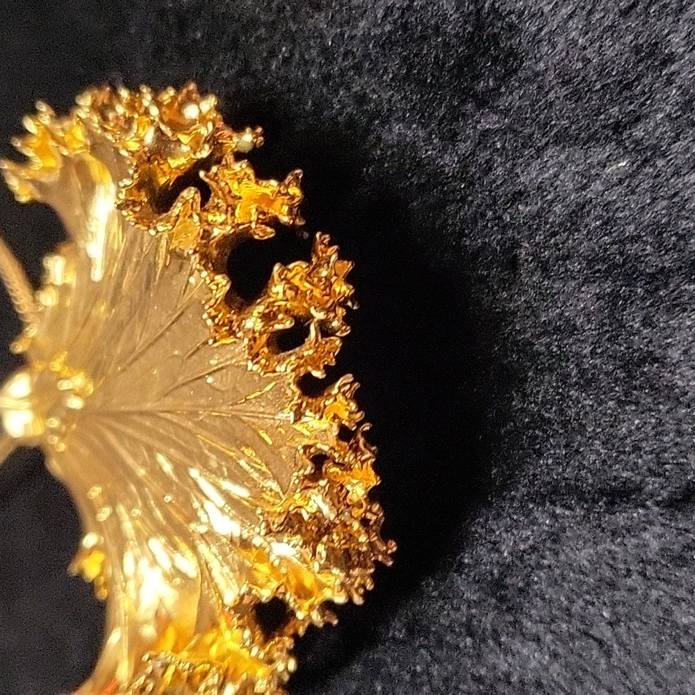 Gold leaf - Picture 3 of 3